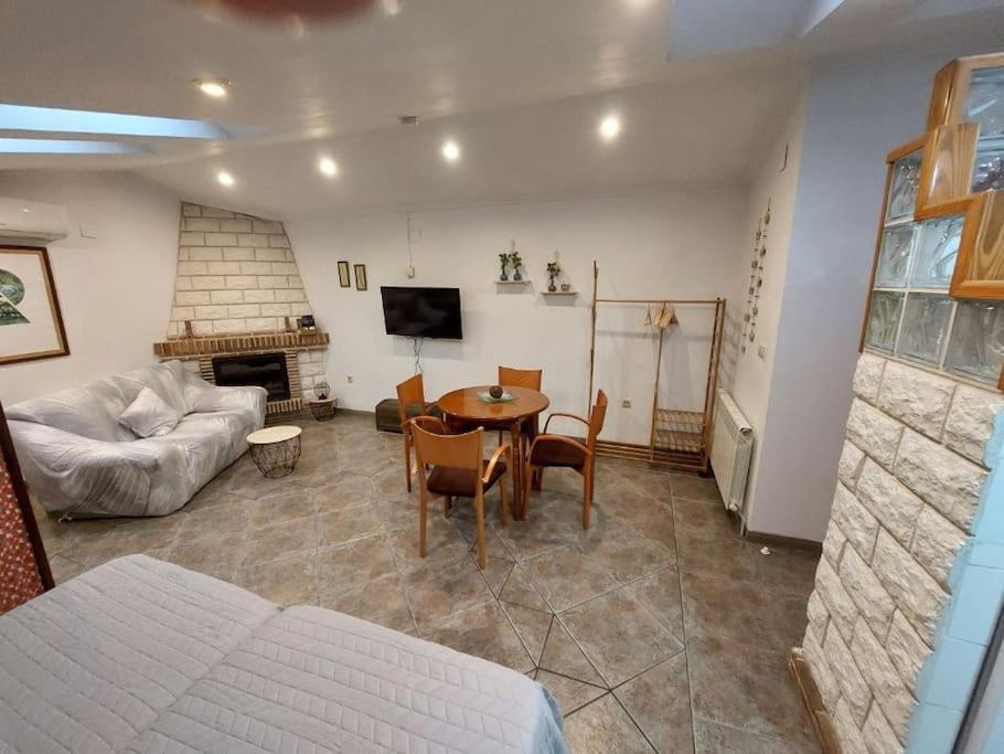 La Buhardilla. Aparcamiento Exterior Privado Apartment เตรูเอล ภายนอก รูปภาพ